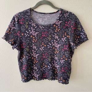 American Eagle Floral Cropped Lettuce Hem T Shirt
